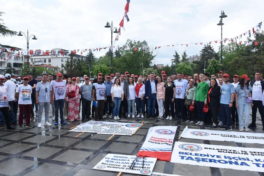 Burdur'da yağmur altında 1 Mayıs'ı kutladılar