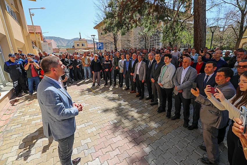 Başkan Ercengiz'e Belediye Personelinden Coşkulu Karşılama