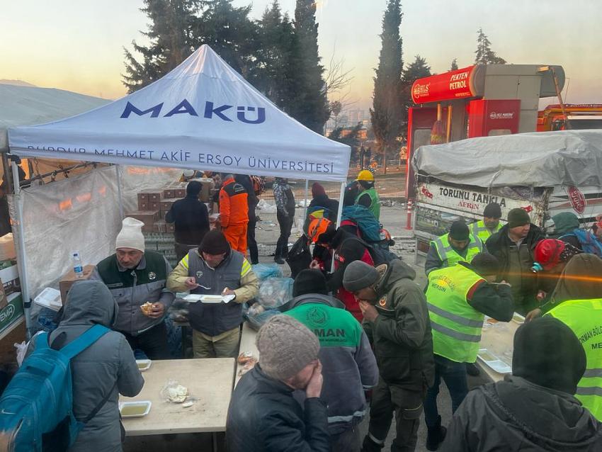 MAKÜ, deprem bölgesi Hatay’da Aşevi kurdu