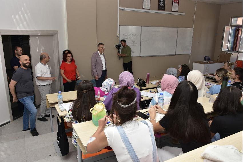 Rektör Dalgar MAKÜ’nün Yeni Öğrencileri ile Kayıt Heyecanını Paylaştı