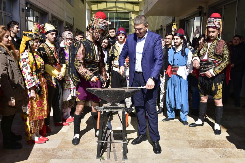 MAKÜ'de Baharın Müjdecisi Nevruz Kutlandı