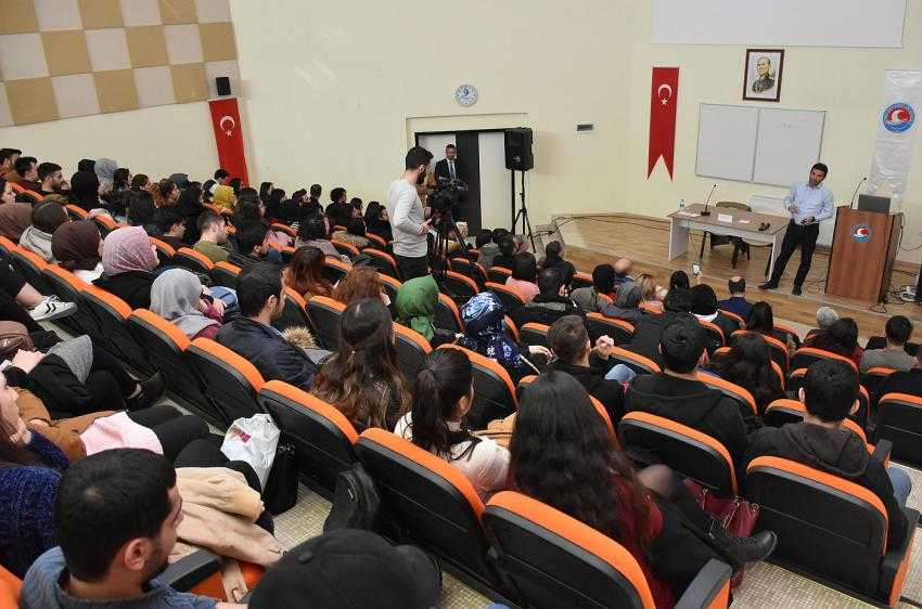 MAKÜ’DEN ÖĞRENCİLERE “ZİRVELER NE BEKLER” SÖYLEŞİSİ