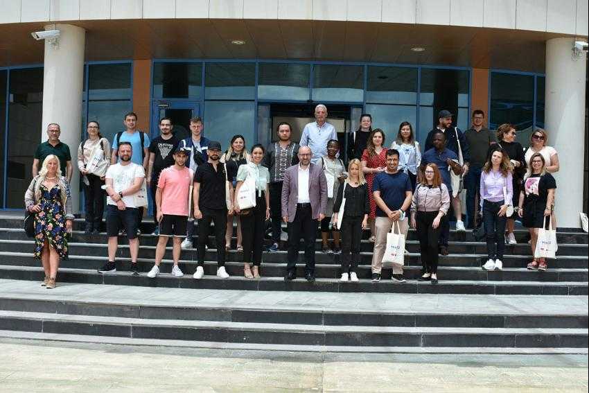 Yabancı Uyruklu Öğrencilerden Rektör Korkmaz’a Ziyaret