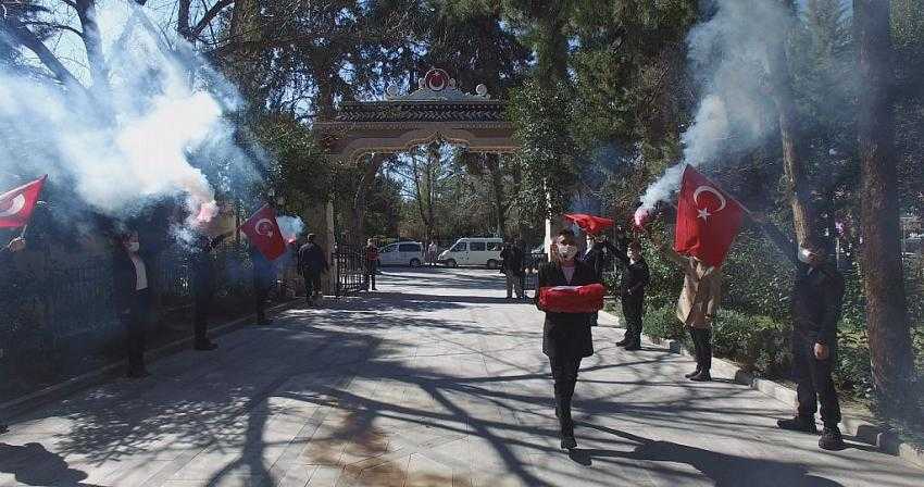 ÇANAKKALE’DE GÖNDERE ÇEKİLECEK ŞANLI BAYRAĞIMIZ BURDUR’A GELDİ