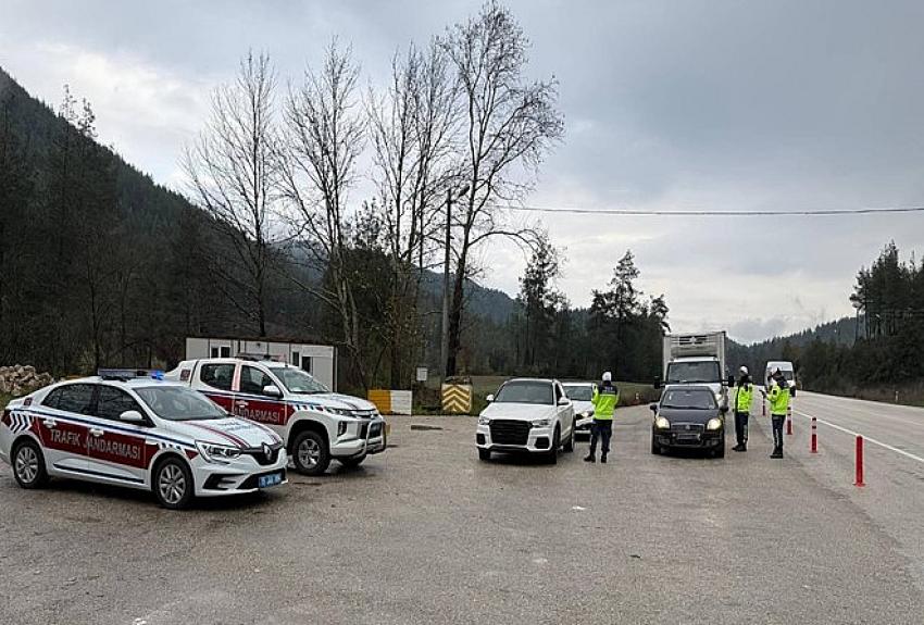 Burdur Jandarmasından Sıkı Trafik Denetimi: 25 Araç Trafikten Men Edildi!
