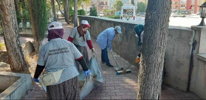 Burdur'da Mezarlıklar Bayram'a Hazır