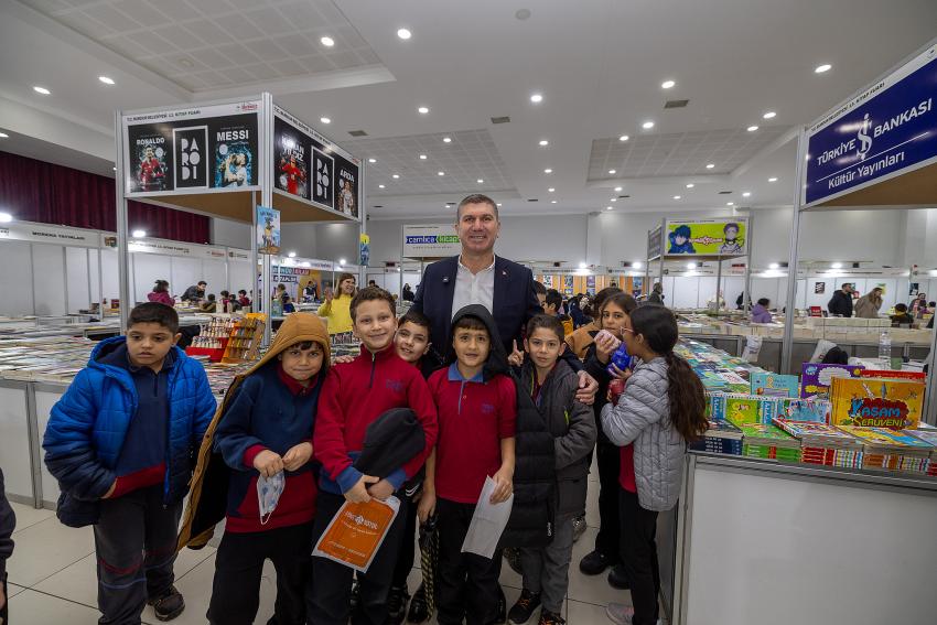 Burdur Belediyesi Kitap Fuarına Yoğun İlgi 
