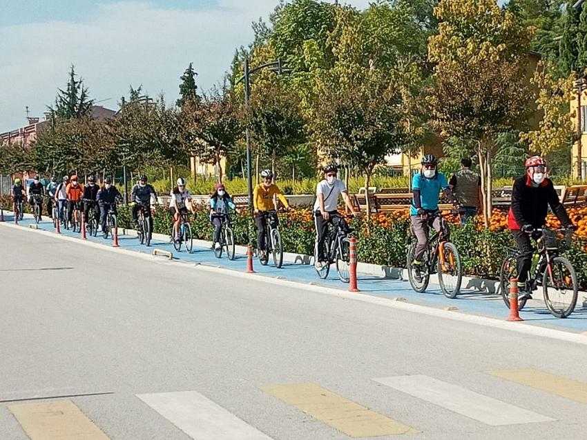 Bisiklet Sürücüleri Platformu Farkındalık için Pedal Çevirdi