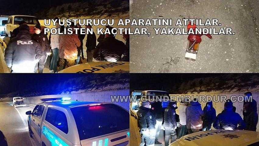 UYUŞTURUCU APARATLARINI ARAÇTAN ATTILAR, POLİSTEN KAÇTILAR, YAKALANDILAR