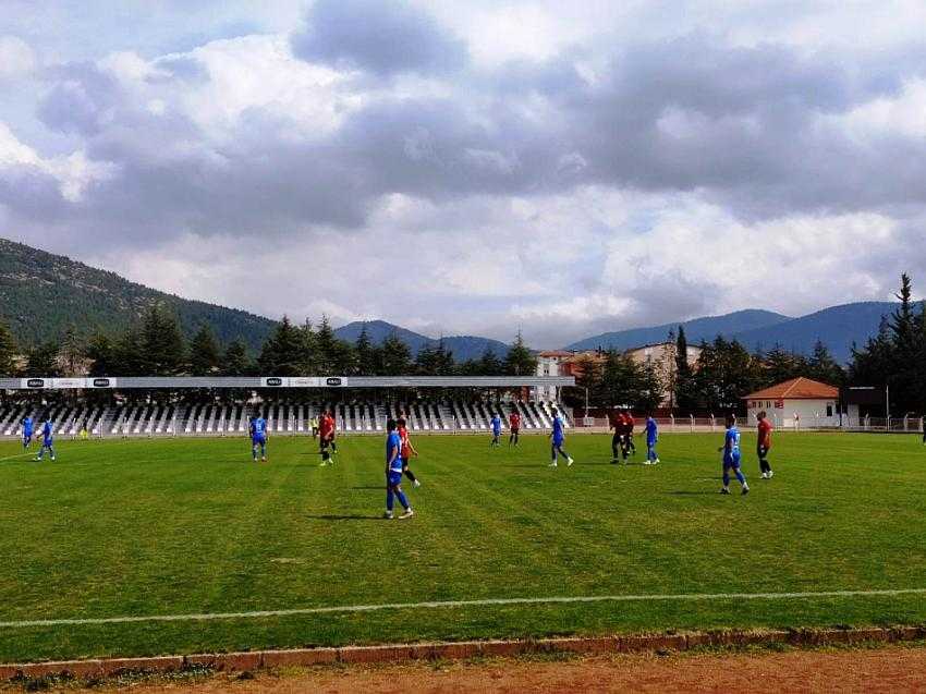 Bucak'ta Seyircisiz Maçta Gol Sesi Çıkmadı