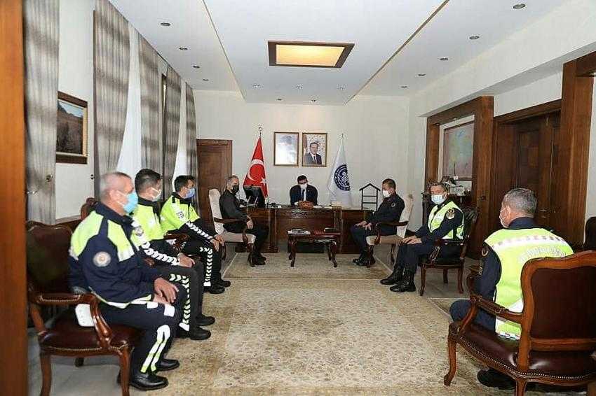 Vali Arslantaş'tan Emniyet ve Jandarma Trafik Personelini 