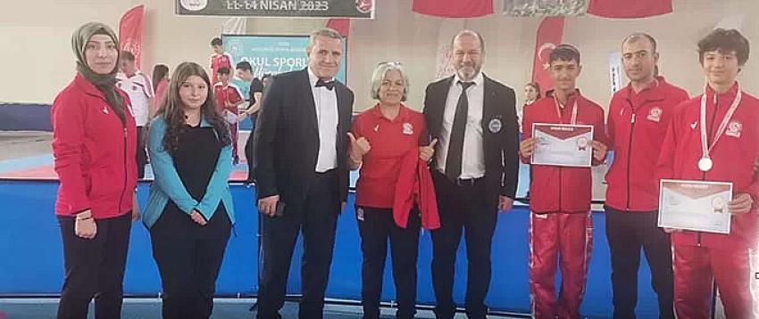 Burdurlu kick boksçulardan Türkiye dereceleri