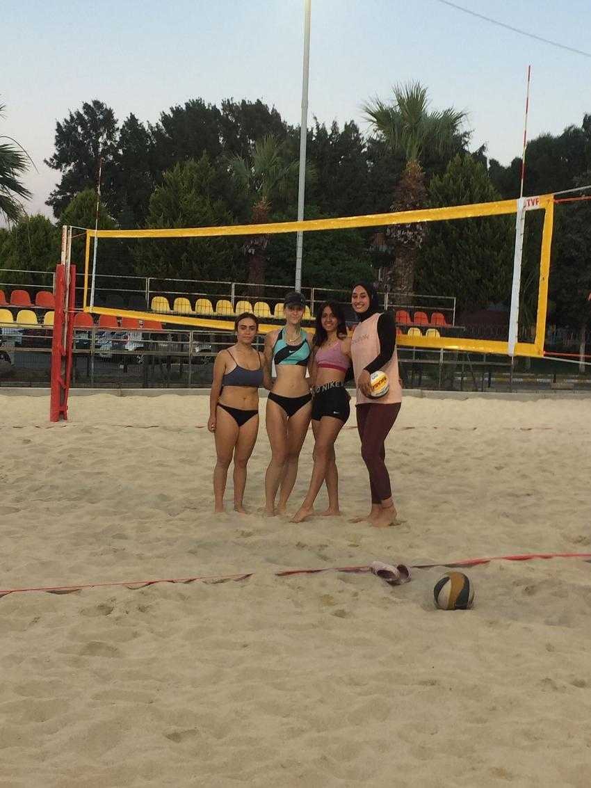 Tefenni gücü kadın voleybol takımları, adım adım Türkiye Şampiyonluğuna gidiyor