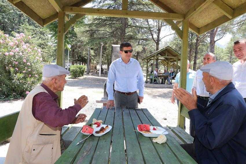 Huzurevi Sakinleri Piknikte Bir Araya Geldi