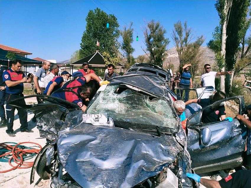 İstanbul’dan Fethiye’ye tatil yolunda kaza; 4 kişilik aile yaralı