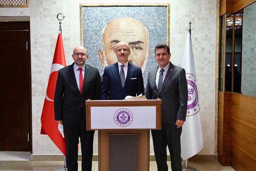 YÖK BAŞKANI ÖZVAR'DAN VALİ ARSLANTAŞ'A ZİYARET