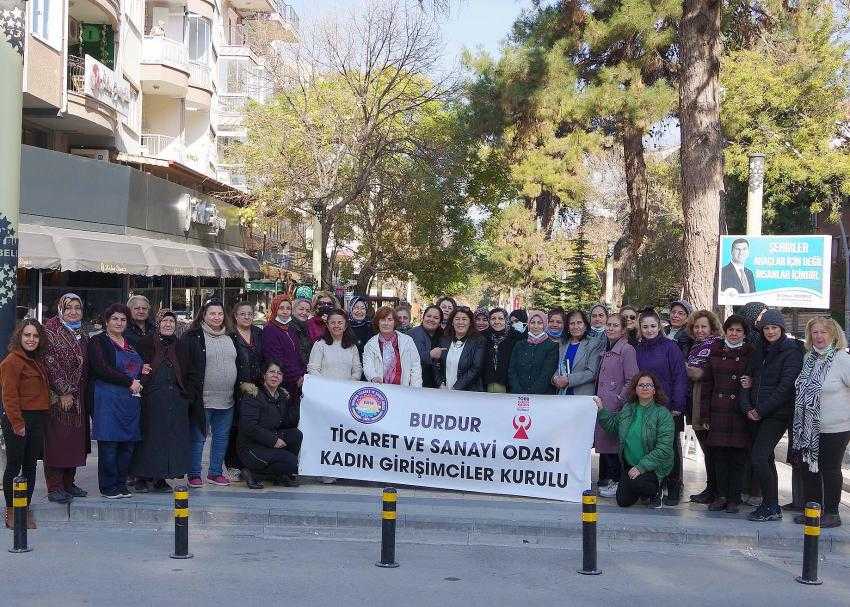 ÜRETEN KADINLARIN SERGİSİ EKONOMİYE DESTEK SAĞLADI