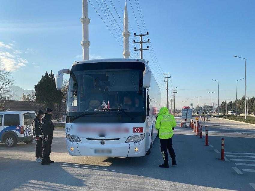 EMNİYET EKİPLERİNDEN ŞEHİRLERARASI YOLCU VE YÜK TAŞIYANLARA DENETİM