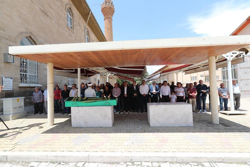 SU BASKININDA HAYATINI KAYBEDEN KADIN TOPRAĞA VERİLDİ