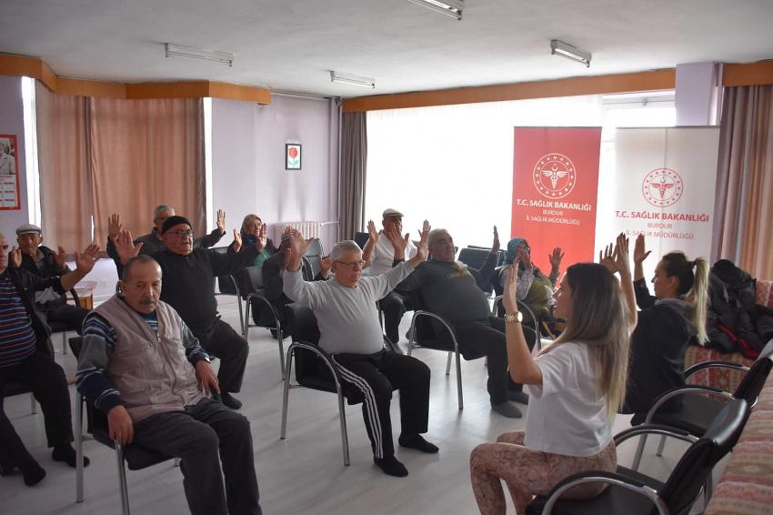 Huzurevindeki çınarlarla egzersiz yaptılar