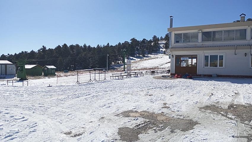 Yeterli kar yağmayan Salda Kayak Merkezi'nde sezon açılamadı