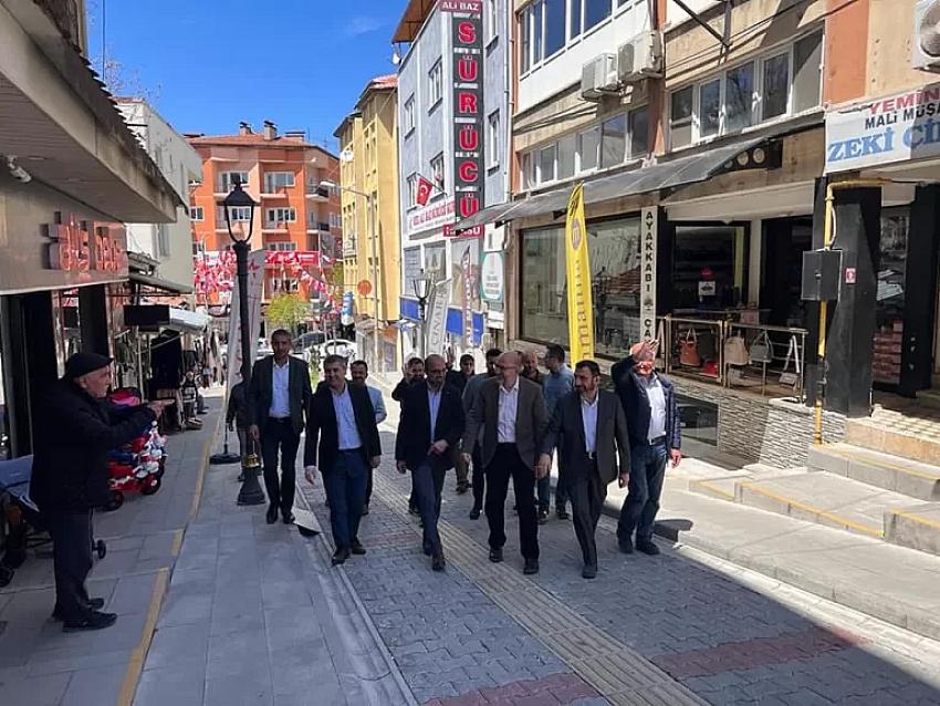 ADEM HOCA SİYASETE ISINIYOR