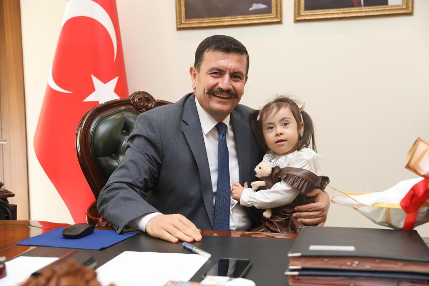 ÖZEL ÖĞRENCİLERDEN VALİ ARSLANTAŞ’A ZİYARET