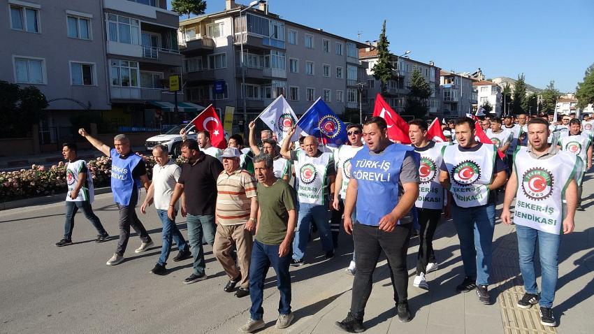 “Geçinemiyoruz!” diyen işçiler Burdur’da eylem yaptı