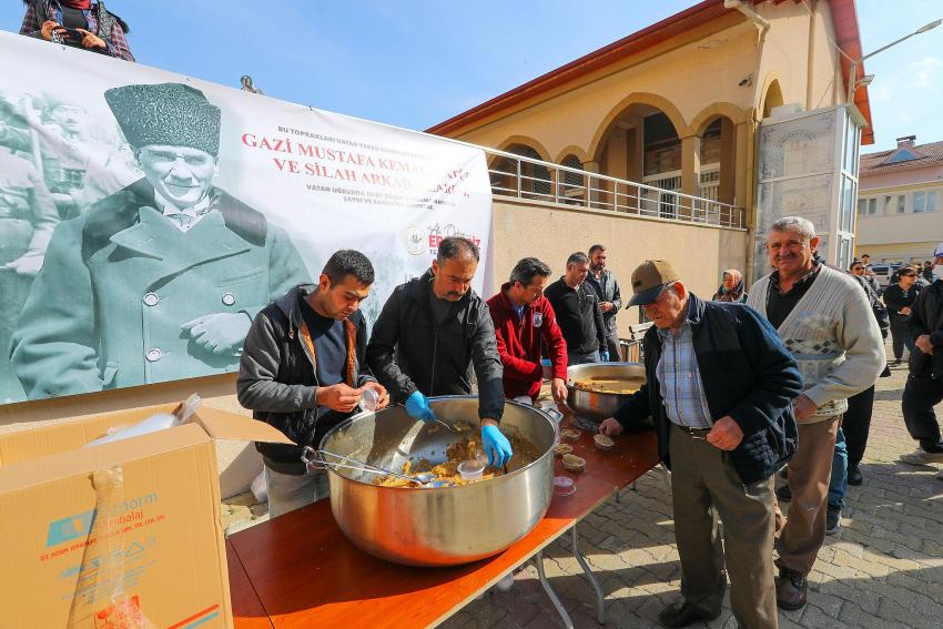 Burdur Belediyesi Ulu Önder Atatürk ve Aziz Şehitler Anısına Helva Dağıttı