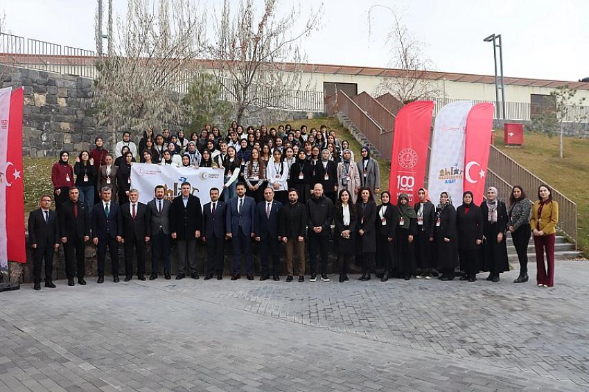 MAKÜ Rektörü Açıkladı: Geleceğin Meslekleri ve Kariyerin