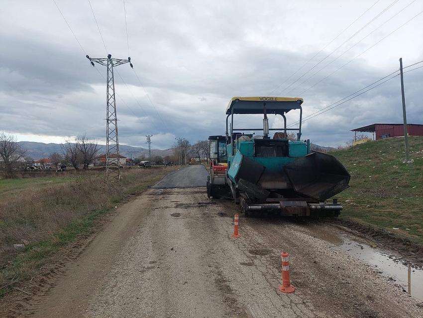 Tefenni'de Sıcak Asfalt Hamlesi sürüyor