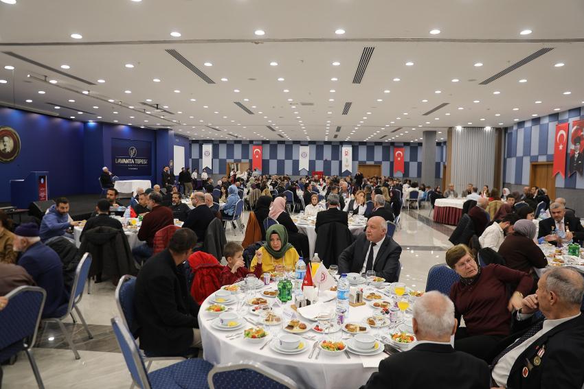 Vali Öksüz Şehit aileleri ve Gaziler ile iftarda bir araya geldi