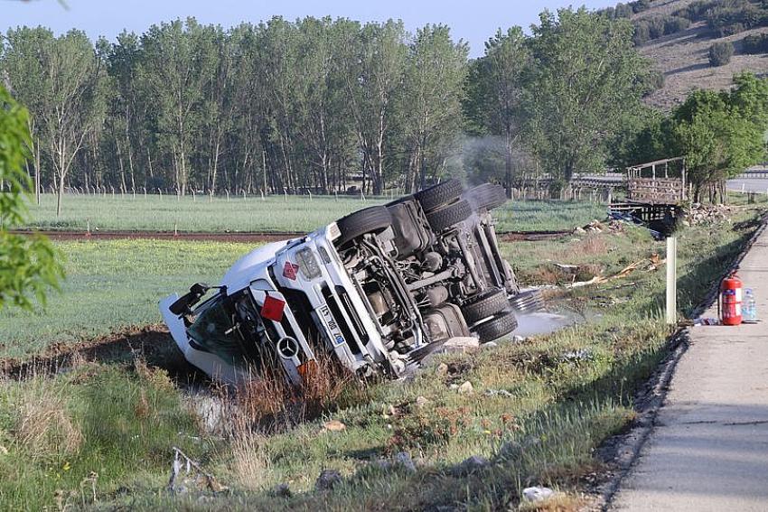 Tanker devrildi! Burdur-Antalya yolu trafiğe kapandı!