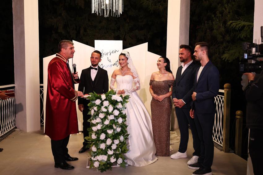 Murat ve Birsen Dünya evine girdi 