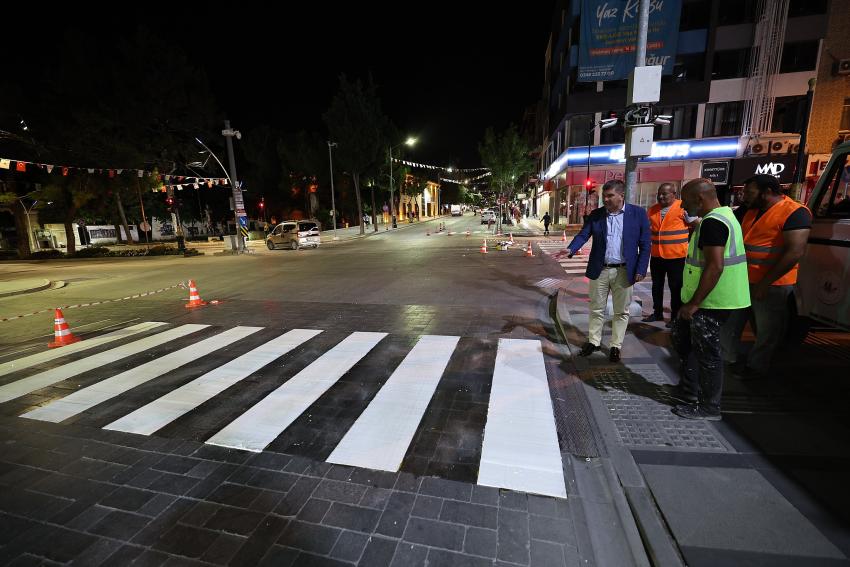 Belediye, güvenli trafik için gece gündüz çalışıyor.