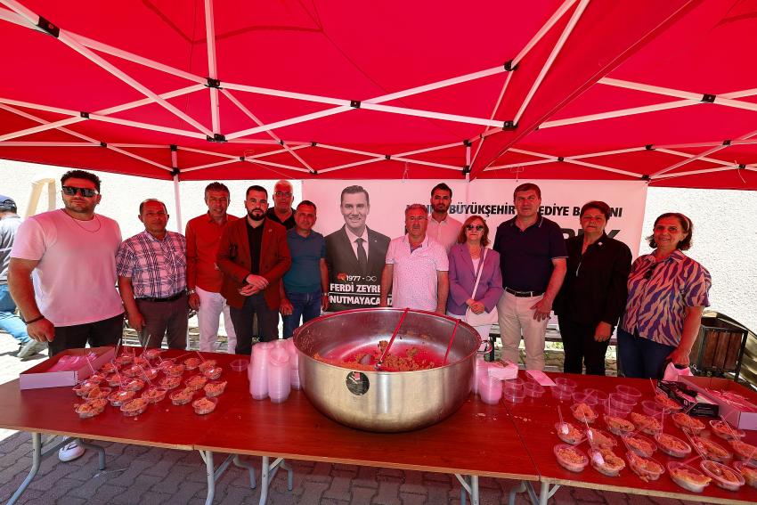 Burdur’da Ferdi Zeyrek İçin Helva Dağıtıldı