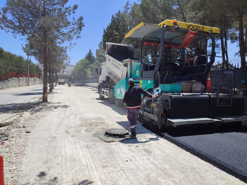 Nene Hatun Caddesi Asfaltla Yenileniyor