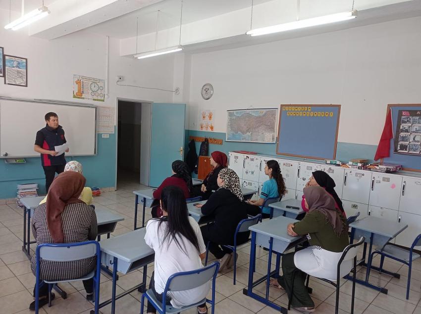 Kadın Çiftçilere Yönelik Eğitim Toplantıları Burdur'da Sürüyor