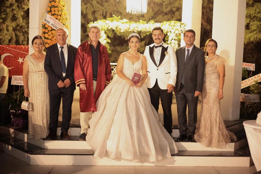 Burdur’da Siyaset ve İş Dünyasını Buluşturan Düğün