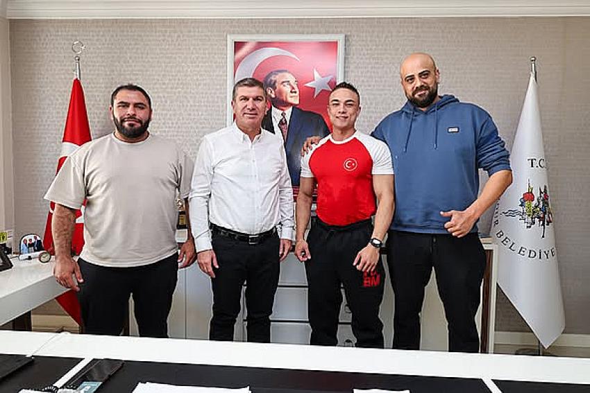 Türkiye Şampiyonu Emrecan Kayacan Başkan Ercengiz’i Ziyaret Etti