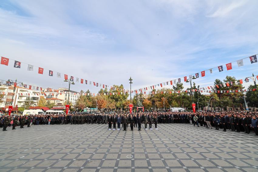 Burdur’da Ata’ya Saygı! 09.05’te Hayat Durdu