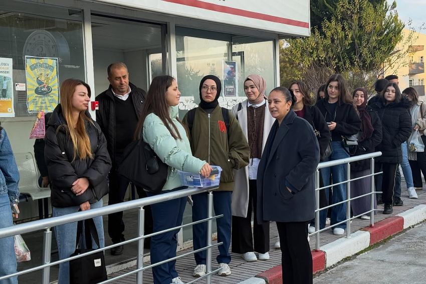 Vali Bilgihan KYK Kız Yurdunda Öğrencilerle Buluştu: Talepleri Tek Tek Dinledi