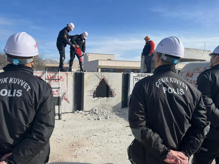 Burdur’da Çevik Kuvvet’e Enkaz Eğitimi!