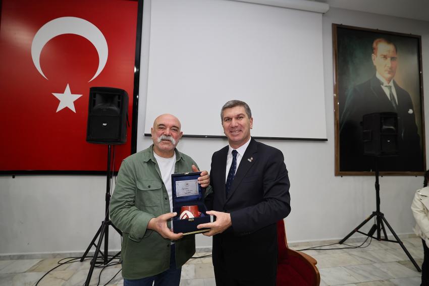 Burdur’un Konuğu Gönül Adamı Ercan Kesal: Hayat Dersleri ve İmza Bir Arada