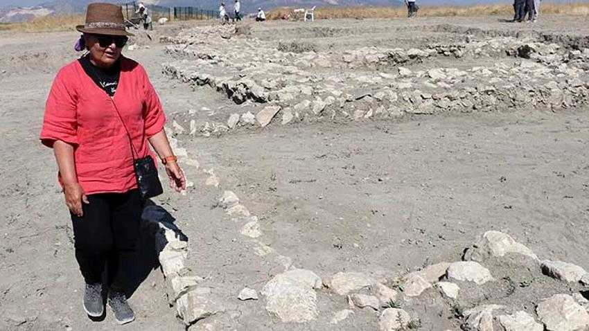 HACILAR BÜYÜK HÖYÜK’TE GÜNEY KAPISI BULUNDU