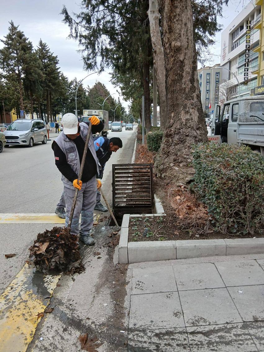 Burdur Sokaklarında Yağmurlar Gelmeden Temizlik Başladı