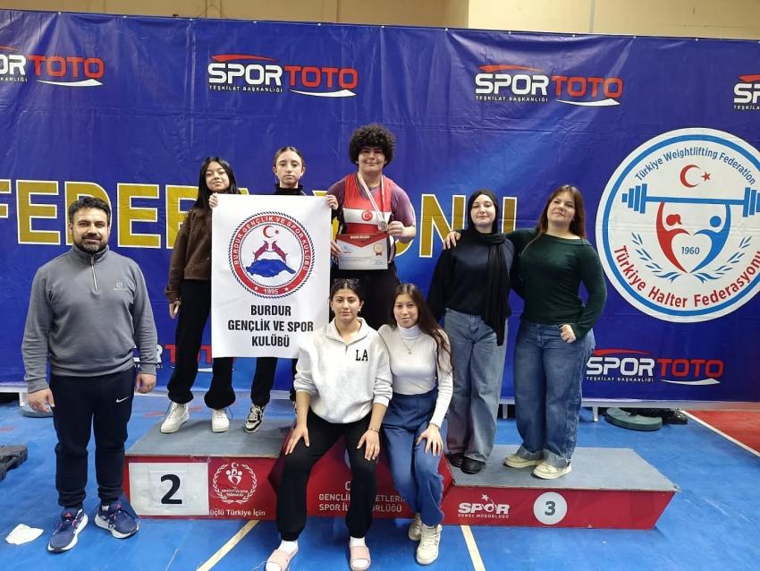 Burdurlu genç halterci, Türkiye ikincisi oldu