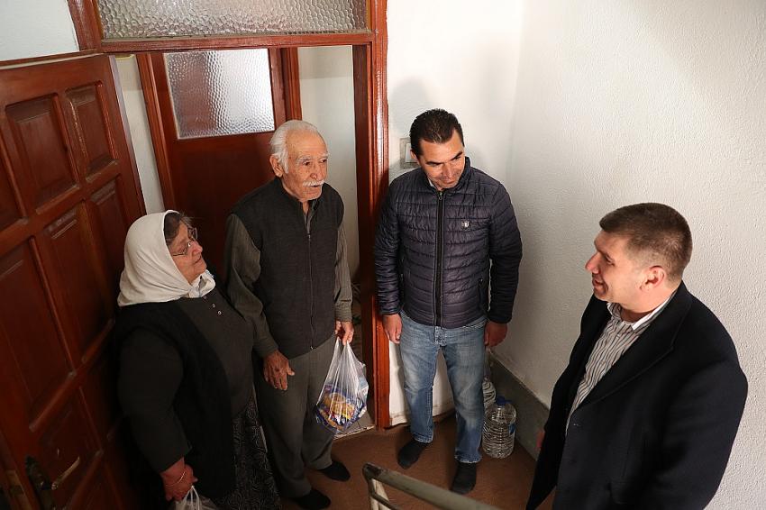 Burdur'da Erzaklar Eve Teslime Başladı