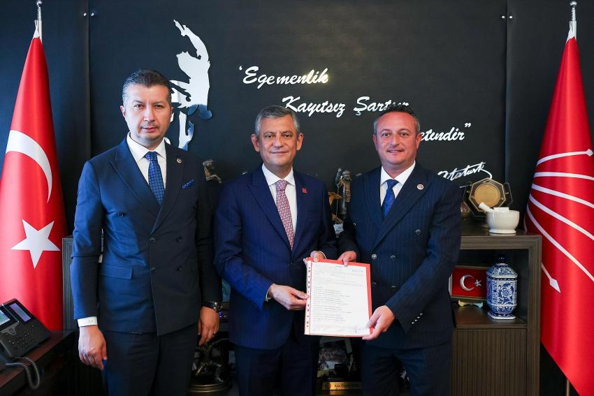 CHP Burdur kurultay delegelerinin imzaları Özgür Özel