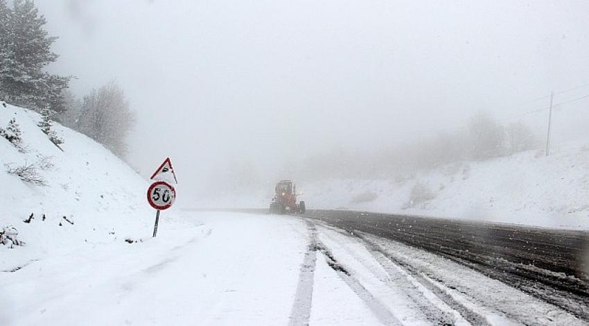 Burdur’da Mayıs Karı Yolları Kapattı!